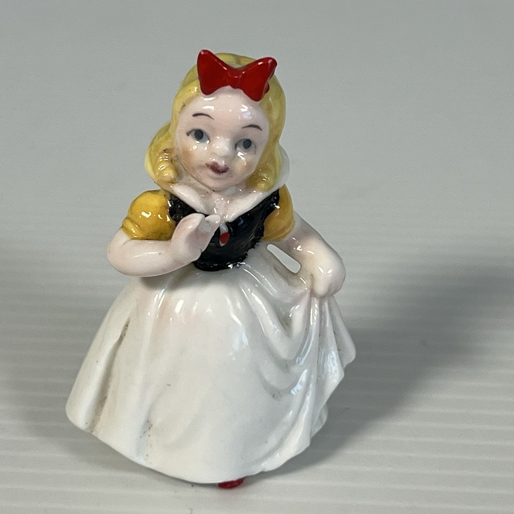 1960's Snow White Miniature Bone China Nursery Rhyme Figurine 2"